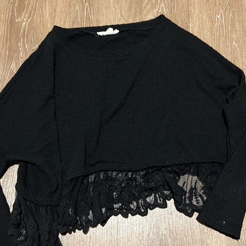 Painted threads top with lace on bottom